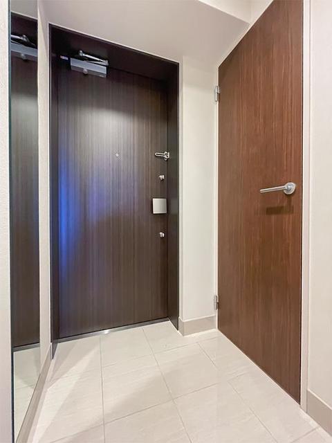 玄関　※写真は同タイプ住戸です。