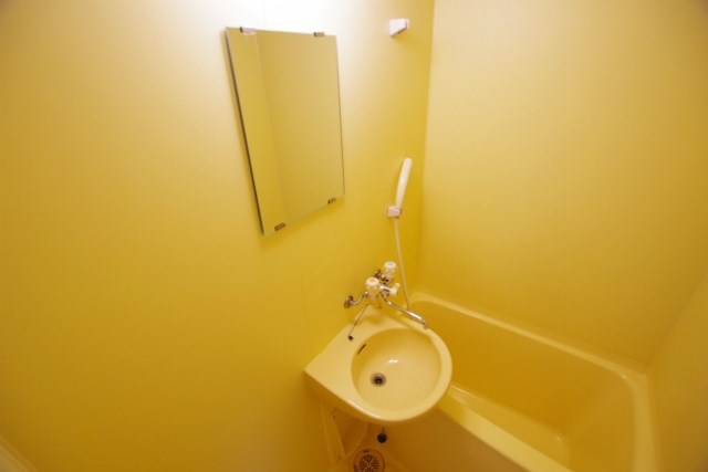 洗面設備　※別号室の写真です。