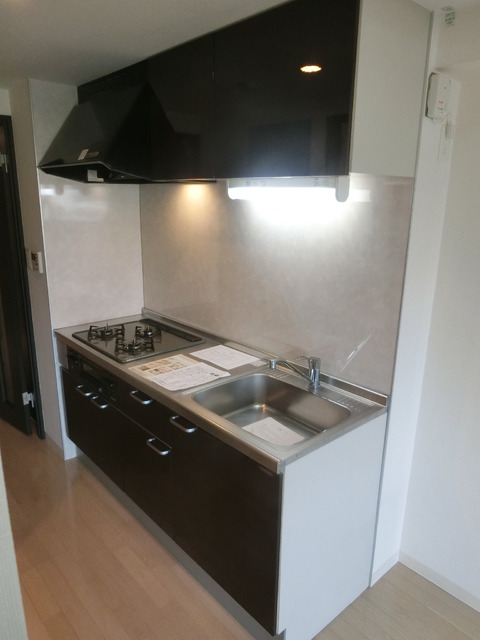キッチン　ガスコンロ３口のシステムキッチンです。