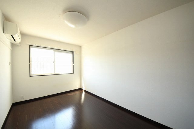 その他部屋・スペース　落ち着いて過ごせるお部屋なので、寝室にいかがでしょうか