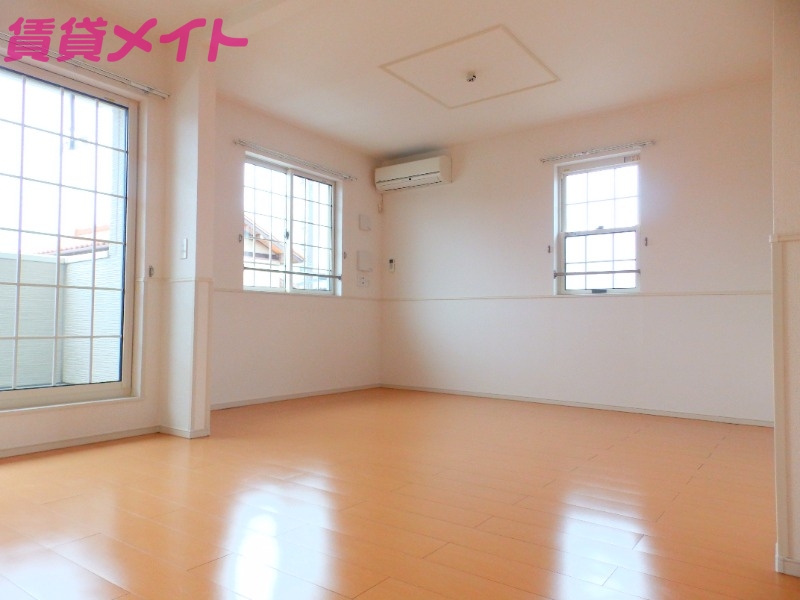 居室・リビング　同型部屋写真です。