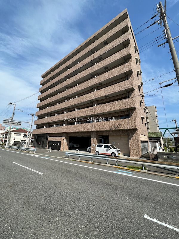 建物外観　鉄筋造りの高級感！