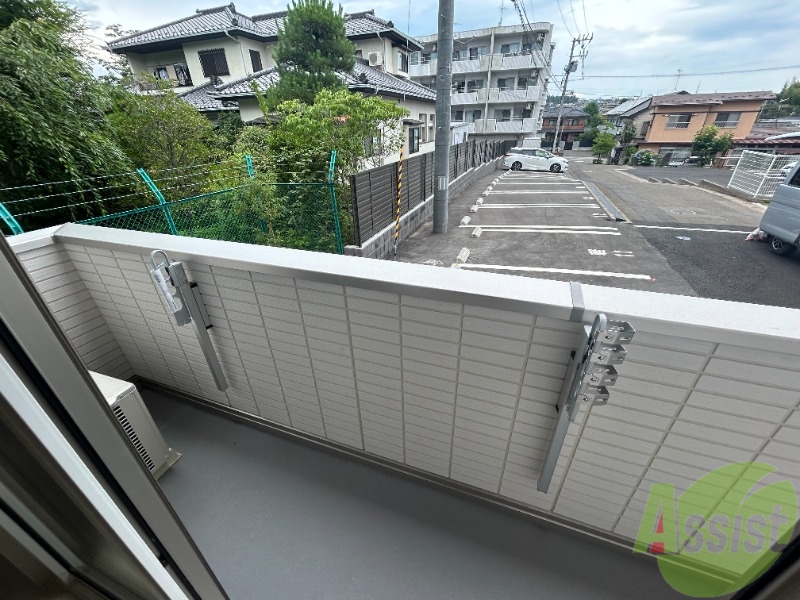 バルコニー　バルコニーはこちら。洗濯物が干せますよ。
