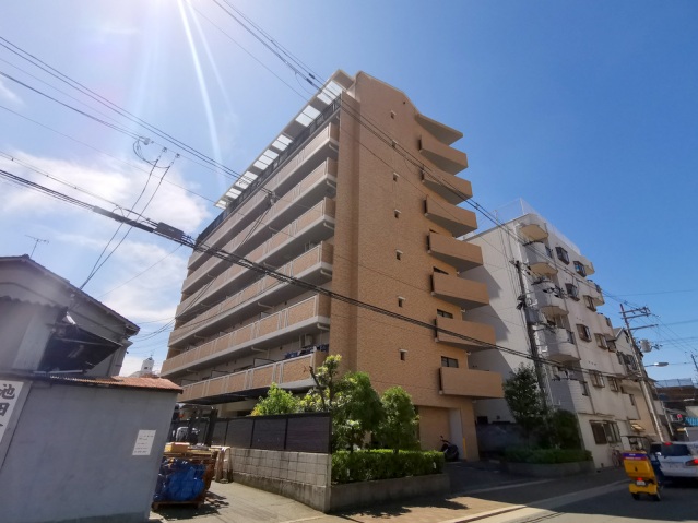 建物外観　オートロックエレベーター付き