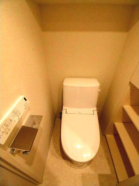 トイレ　温水洗浄便座機能です