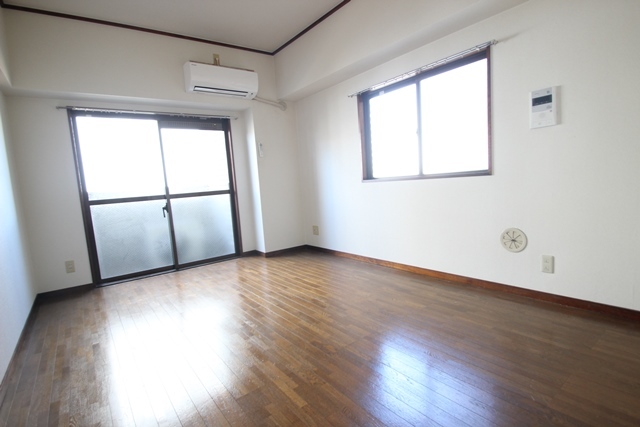 居室・リビング　角部屋のお部屋