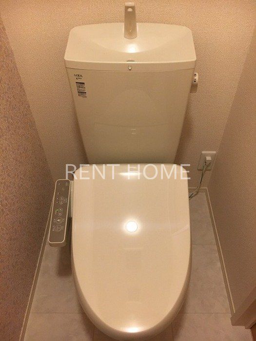 トイレ　温水洗浄便座付のトイレです。
