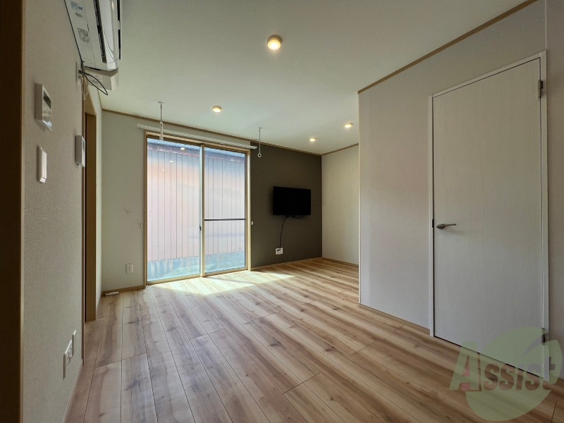 居室・リビング　南向きのお部屋でリビングにはしっかり日差しが入ります。