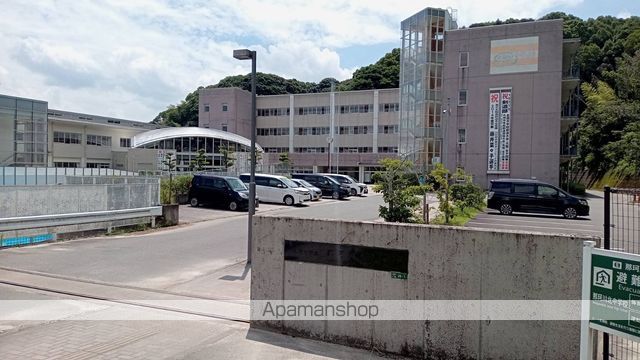 中学校　那珂川市立那珂川北中学校（中学校）まで719m