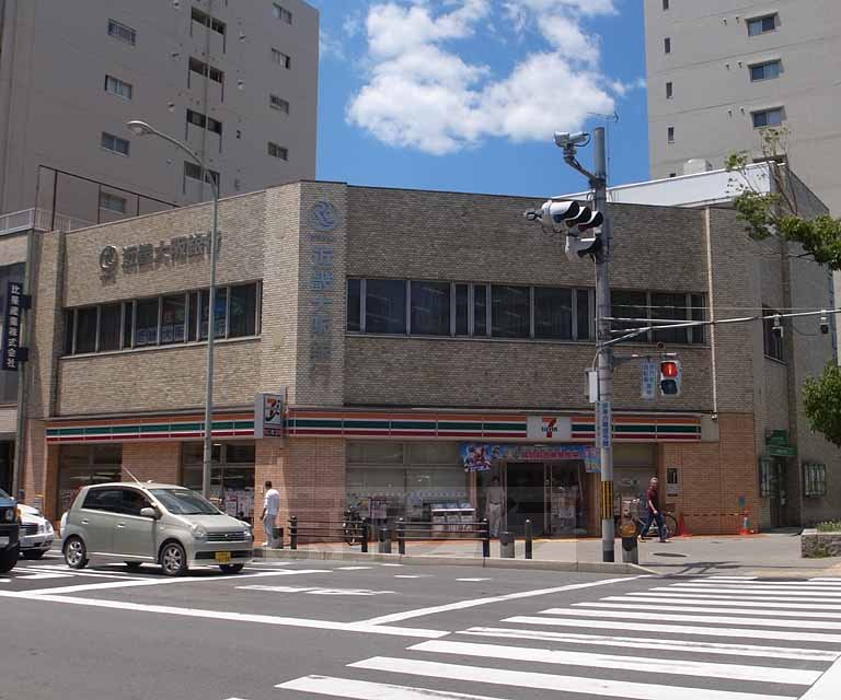 コンビニ　セブンイレブン京都堀川四条店（コンビニ）まで182m
