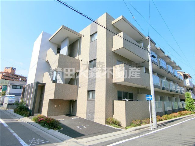 建物外観　2015年7月築　RC鉄筋コンクリート造地上3階建て総戸数1