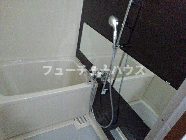 バス・シャワールーム　コンパクトで使いやすいお風呂です
