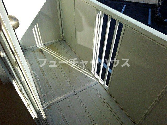バルコニー　開放的で明るい空間を演出してくれるバルコニーです