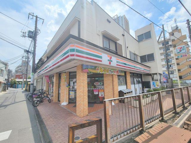 コンビニ　セブンイレブン（コンビニ）まで300m
