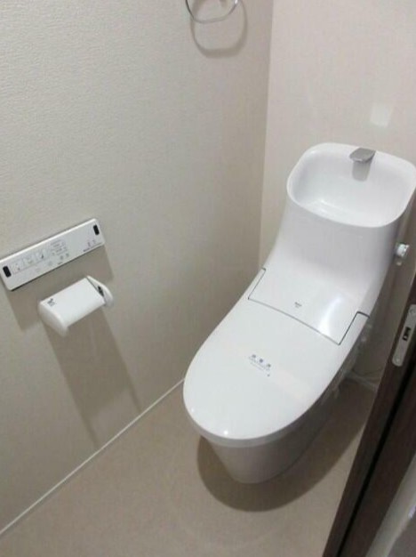 トイレ　ウォシュレット付