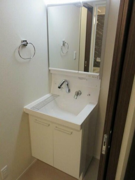 洗面設備　朝の身支度に便利なシャンプードレッサー