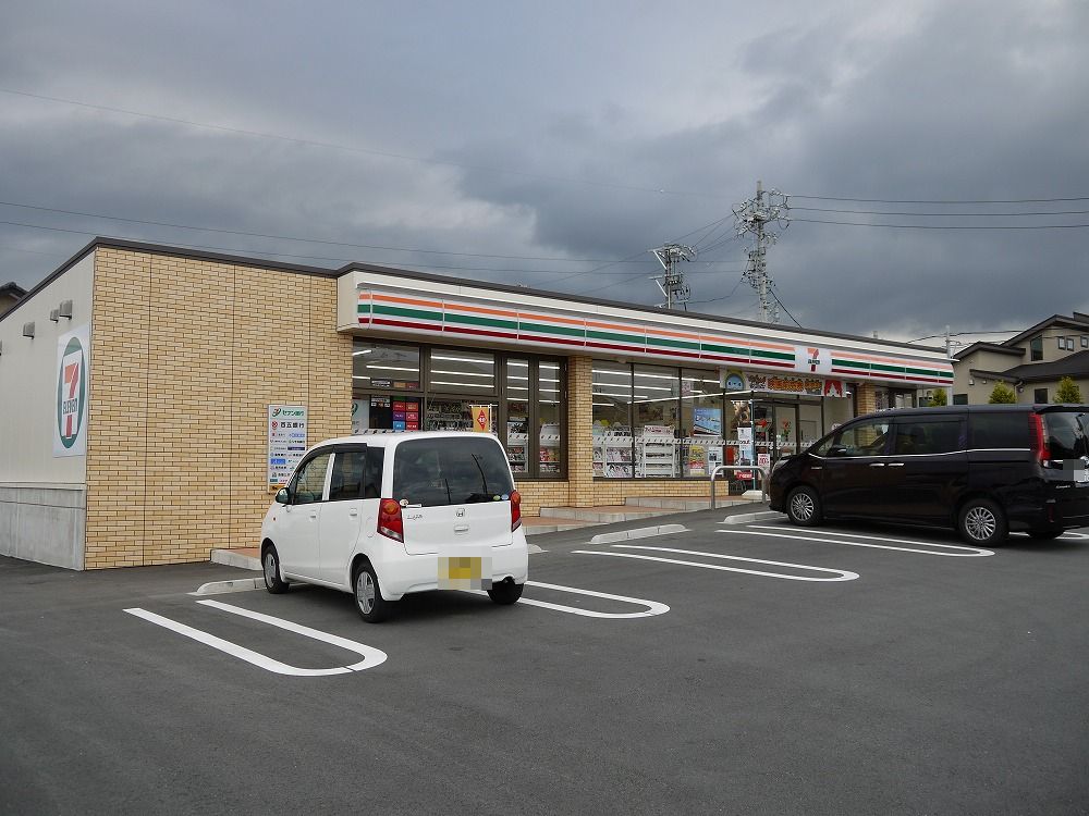 コンビニ　セブン・イレブン津市垂水店（コンビニ）まで633m
