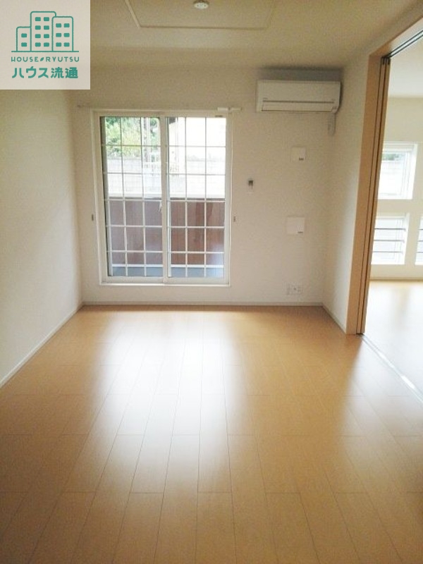 ＪＲ大村線 諏訪駅 徒歩12分 2階建 築12年の居間写真