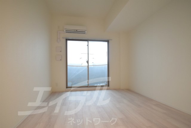 エスリード梅田グレイスの居間写真