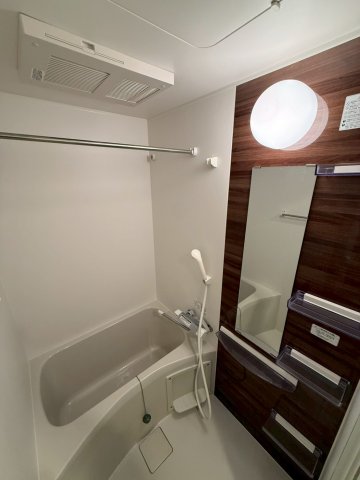 バス・シャワールーム　同物件別部屋写真