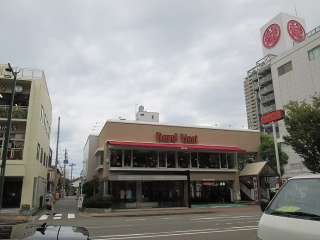 飲食店　ロイヤルホスト西堀通店（飲食店）まで692m