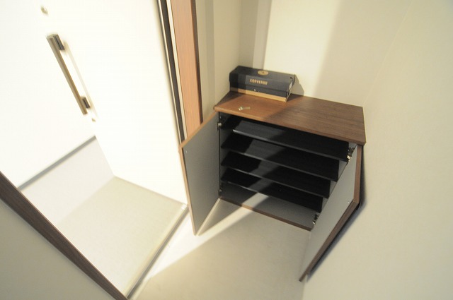 玄関　※別部屋参考写真です