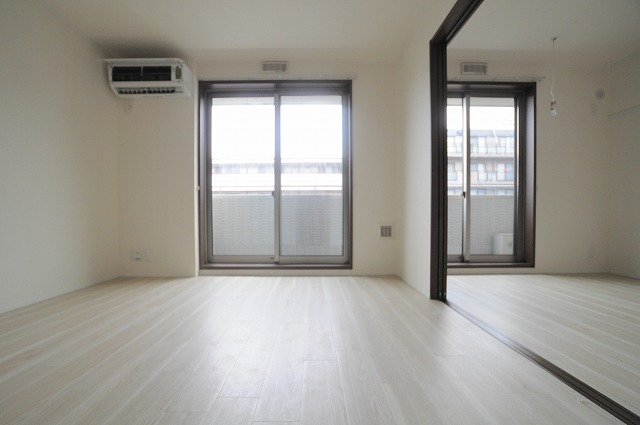 居室・リビング　※別部屋参考写真です