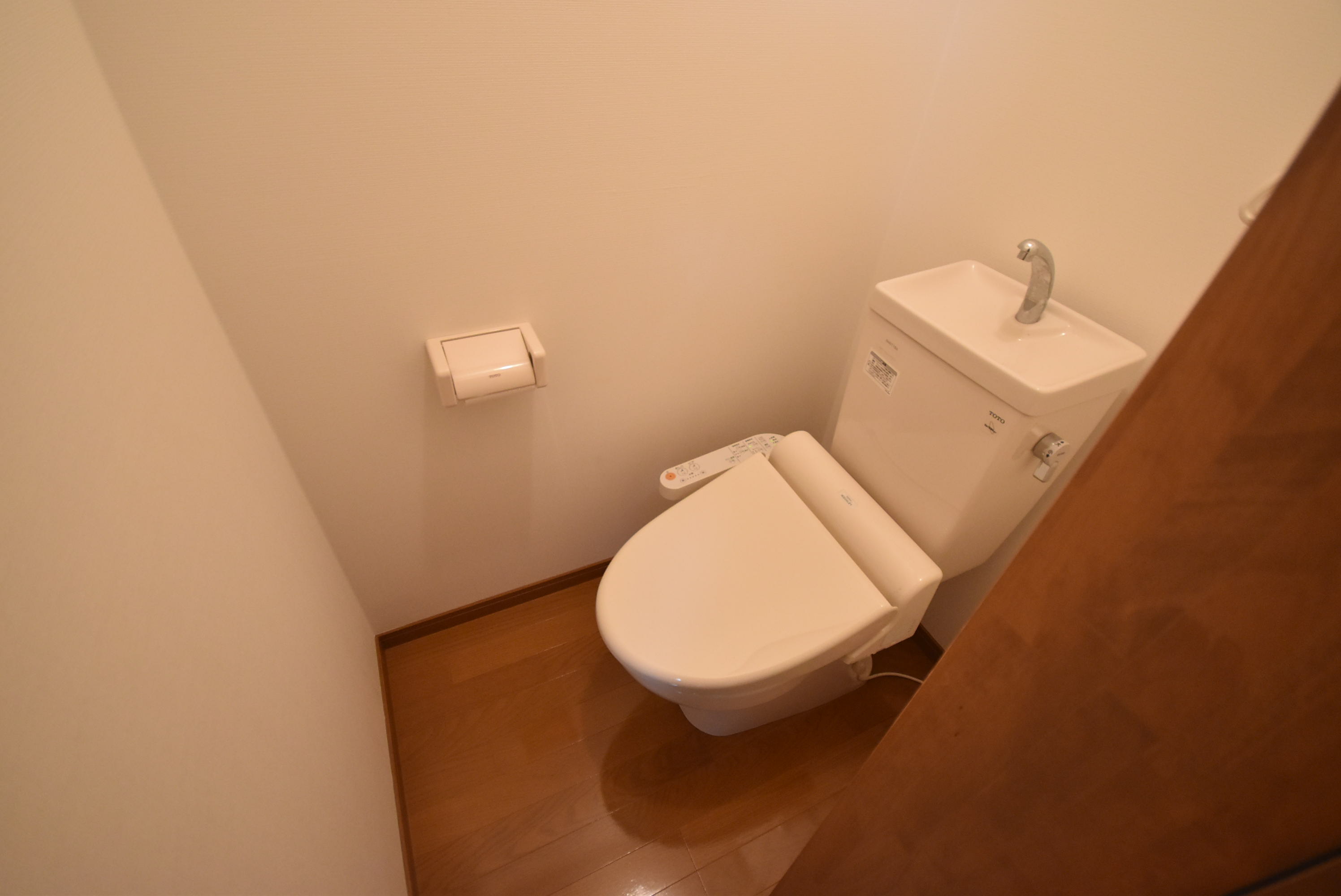 近鉄大阪線 河内国分駅 徒歩7分 2階建 築32年のトイレ写真