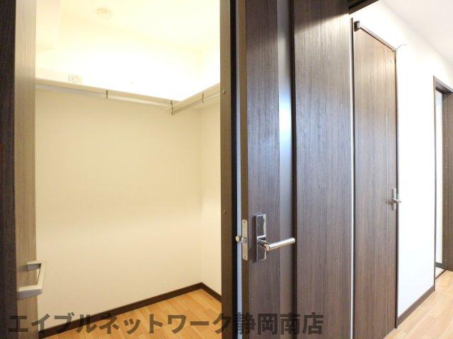 【静岡市駿河区南町のマンションの収納】