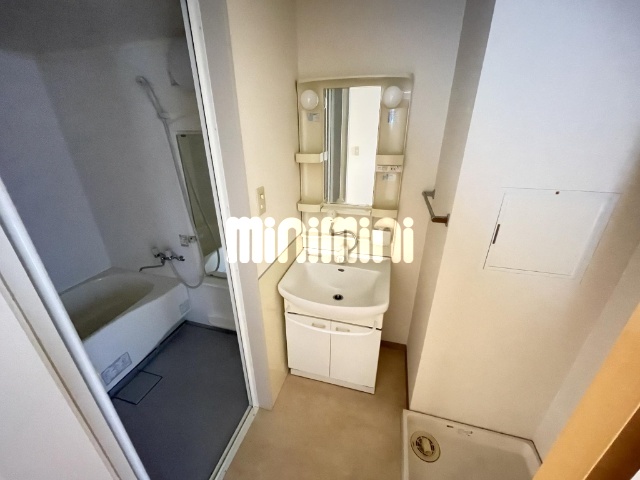 洗面設備　シャワー付き洗面台