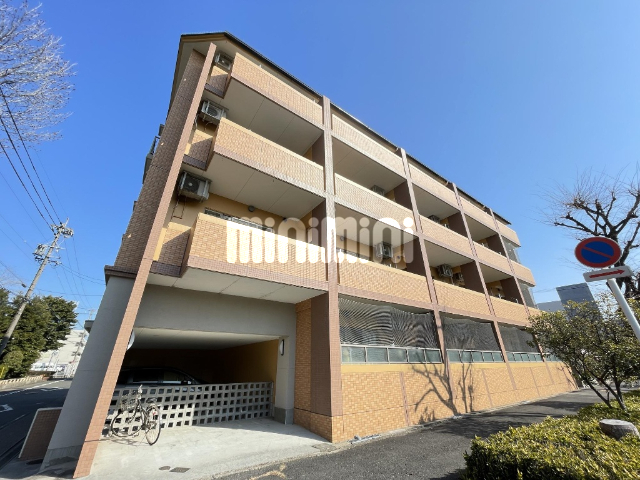 建物外観　鉄筋コンクリート造です