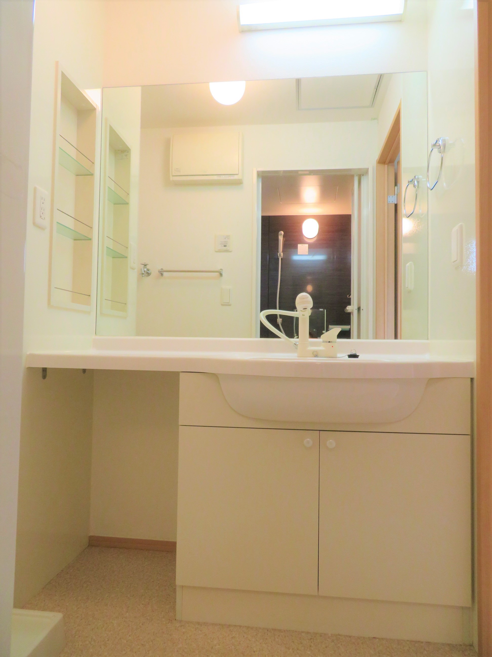 洗面設備　大型洗面台は人気のある設備です！