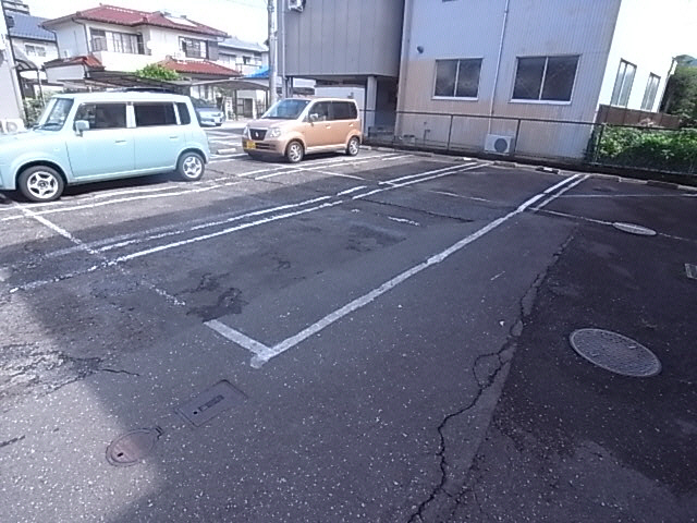 駐車場　駐車場