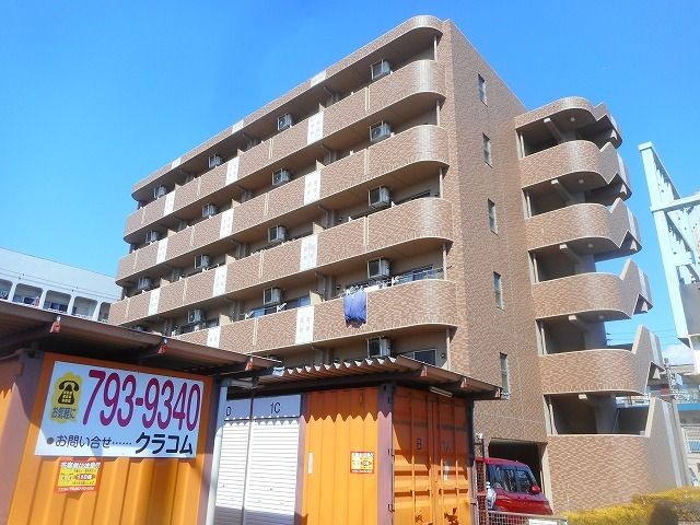 名古屋市港区甚兵衛通のマンションの建物外観