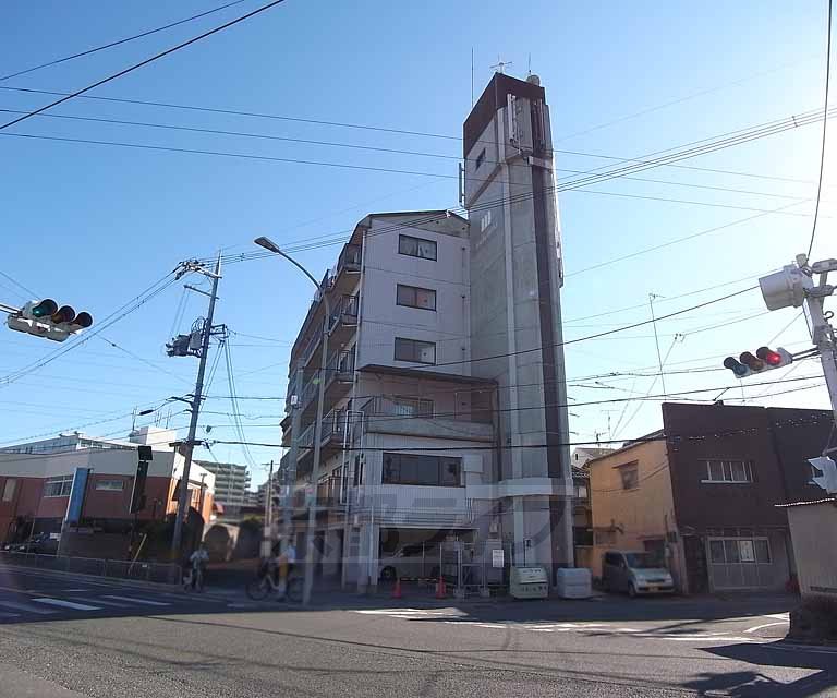 京都市伏見区向島二ノ丸町のマンションの建物外観