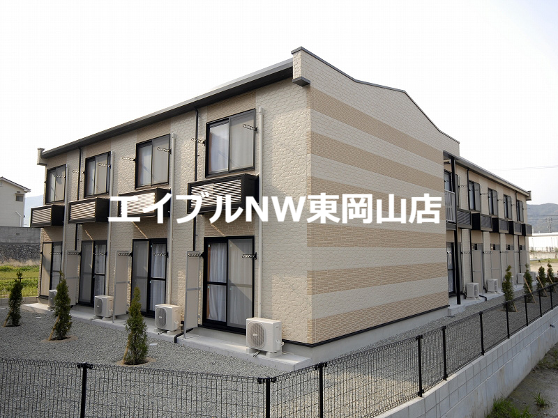 【レオパレス伊部の建物外観】