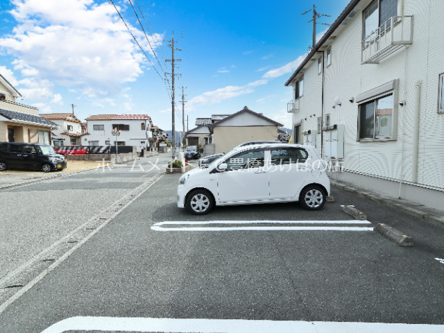 【イースト・ヌーヴォーの駐車場】