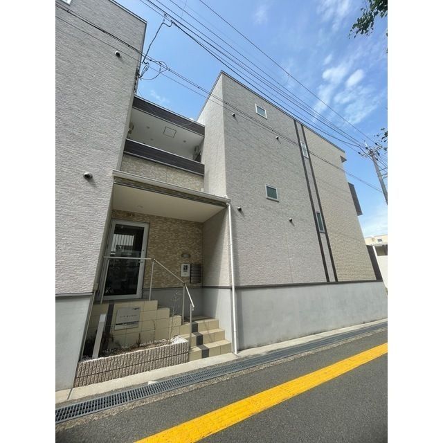 【豊中市柴原町のアパートの建物外観】