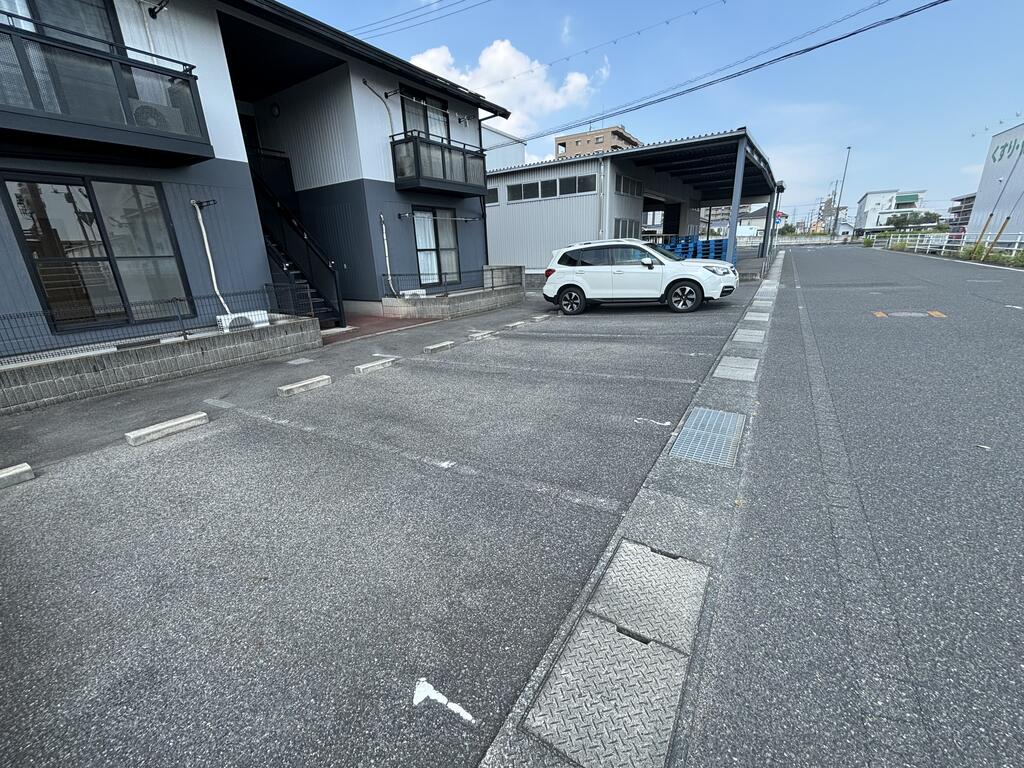 【クリスタルパレスAの駐車場】