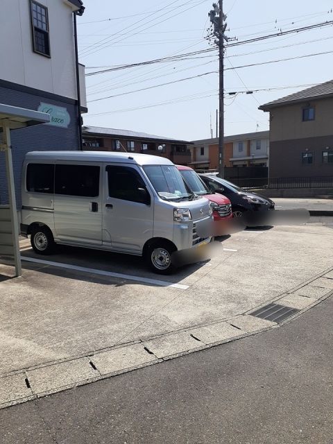 【グレイス近藤の駐車場】