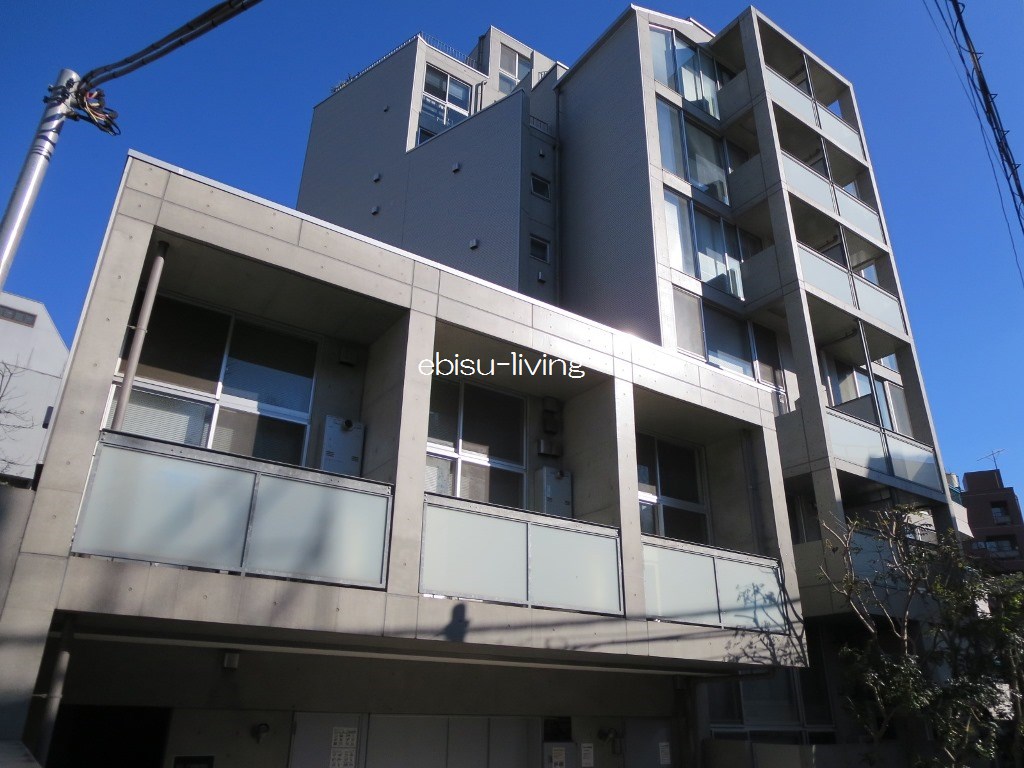 【渋谷区桜丘町のマンションの建物外観】