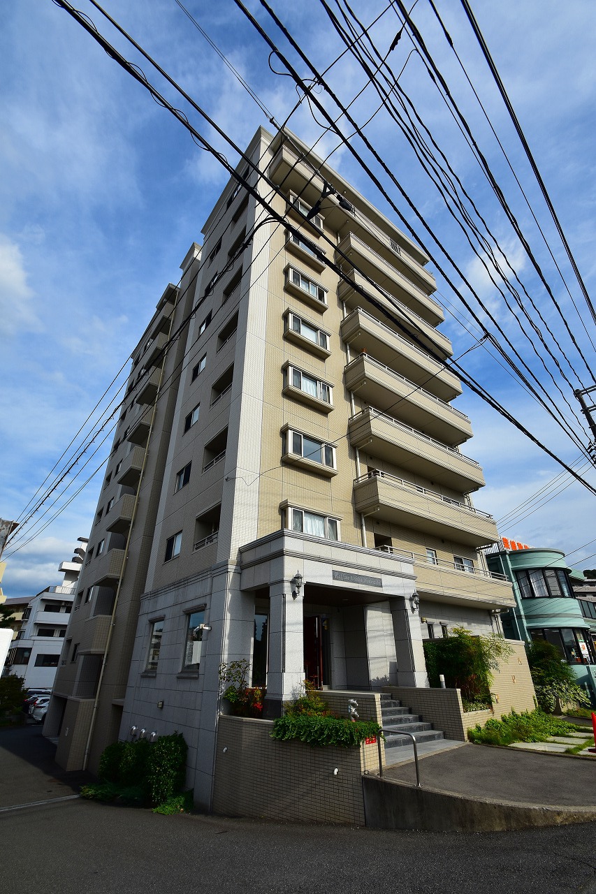 広島市東区牛田本町のマンションの建物外観