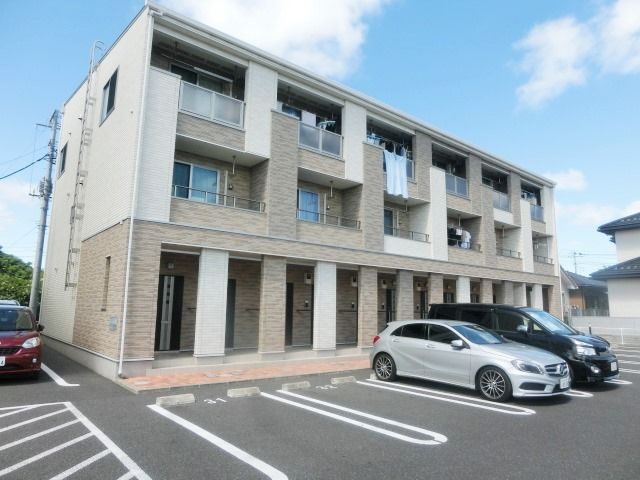 建物外観　2年毎の更新料が不要、上下階が使えるメゾネットタイプです