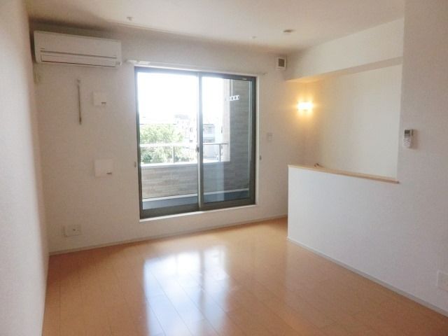 居室・リビング　上下階が使えるメゾネットタイプのお部屋です