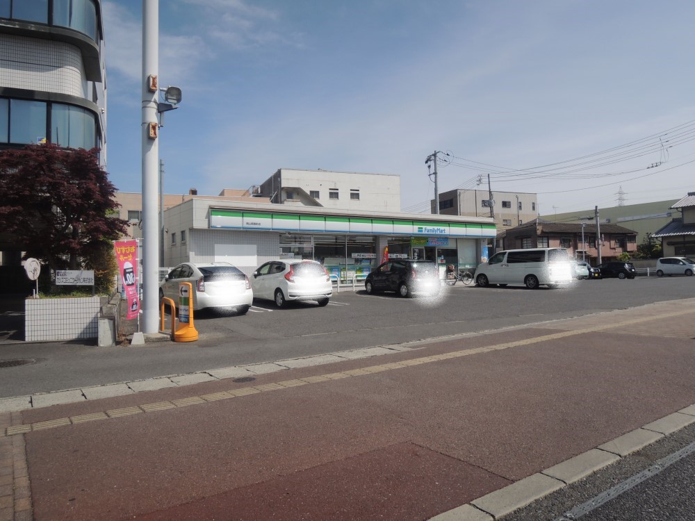 コンビニ　ファミリーマート岡山岡南町店（コンビニ）まで300m