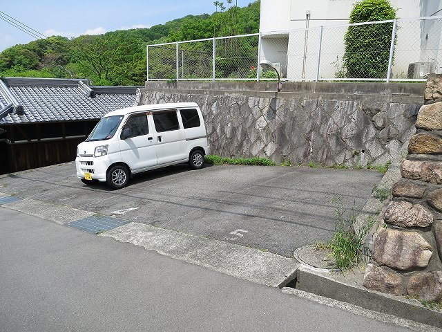 【山仁サツキハイツIの駐車場】