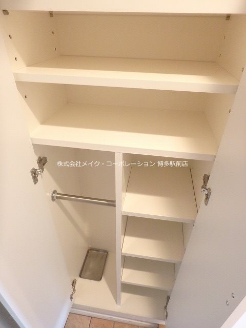 【福岡市博多区博多駅前のマンションの玄関】