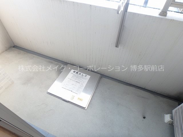 【福岡市博多区博多駅前のマンションのバルコニー】