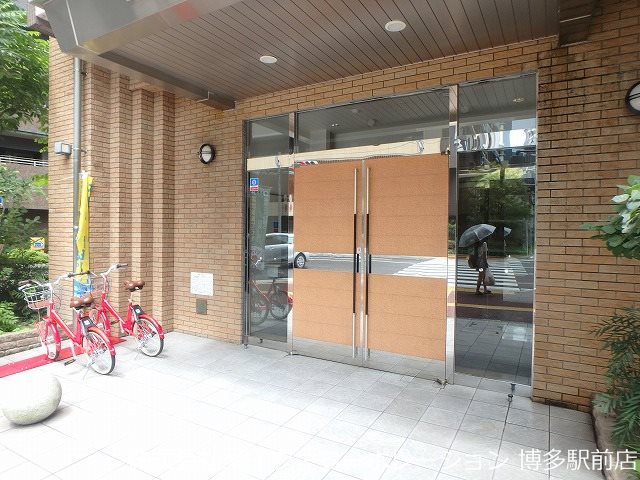 【福岡市博多区博多駅前のマンションの建物外観】