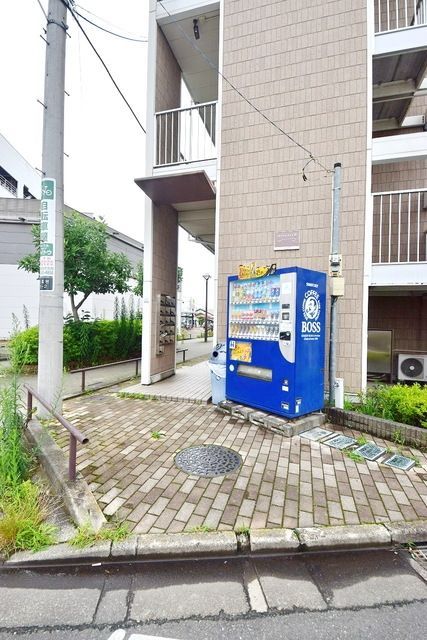 【東大和市上北台のマンションのエントランス】